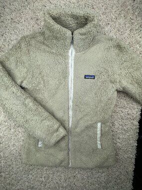 Patagonia Women’s Full Zip Jacket Beige Fuzzy Soft Medium W Logo Pockets Casual